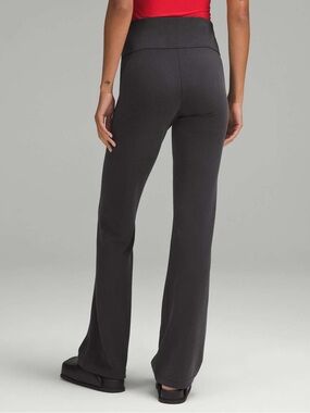 Lululemon women’s workout active Ribbed Softstreme Flared Pant *Regular size 6